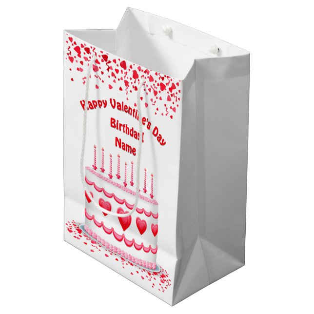 Valentine's Day Birthday Cake Customizable Candles Mittlere Geschenktüte (Vorderseite Schrägansicht)