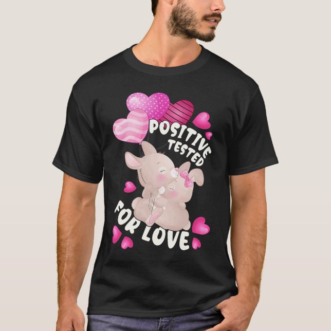 Valentine's day for couples bunnies with heart bal T-Shirt (Vorderseite)