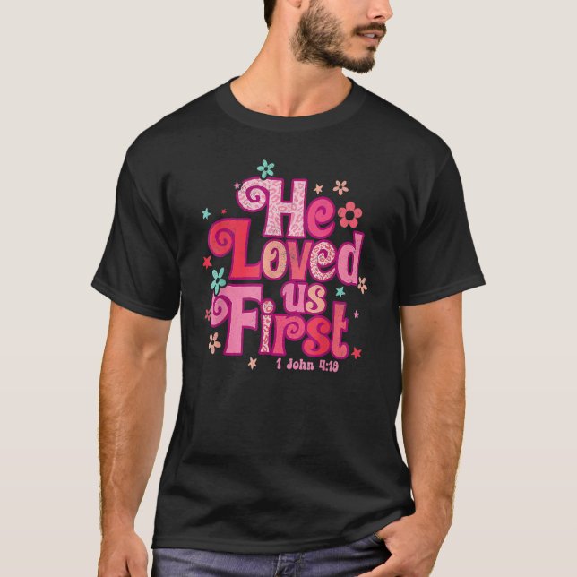 Valentines Day He Loved Us First Bible 1 John 419  T-Shirt (Vorderseite)