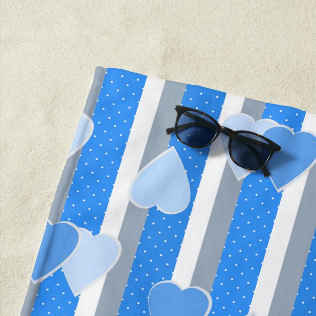 Valentine's Day hearts on striped background  Strandtuch (Beispiel)