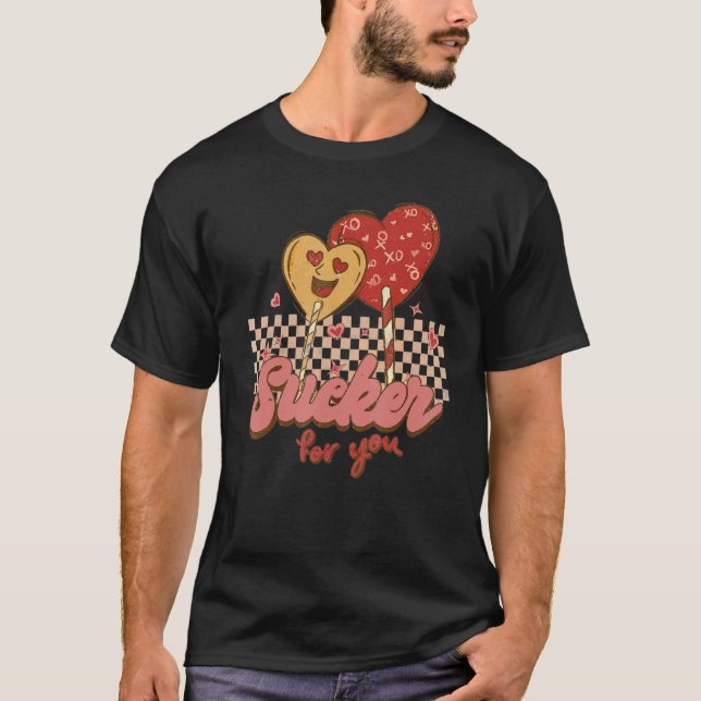 Valentine's Day Im a Sucker For You Heart Lollipop T-Shirt (Vorderseite)