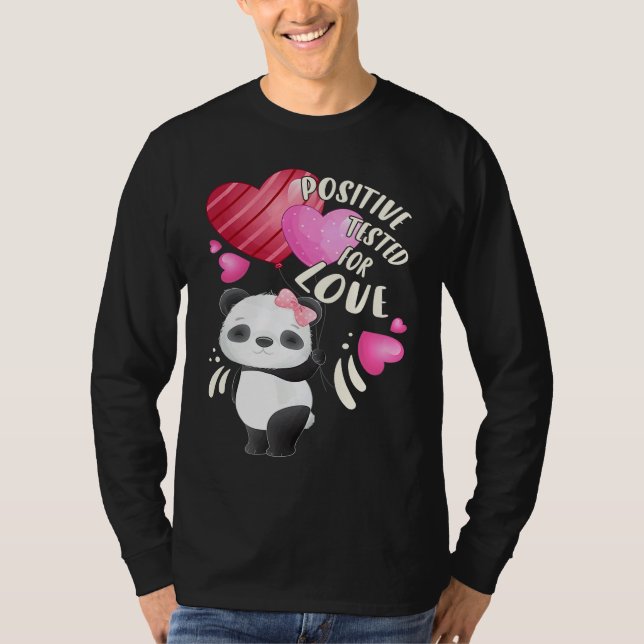Valentine's day panda bear with hearts T-Shirt (Vorderseite)