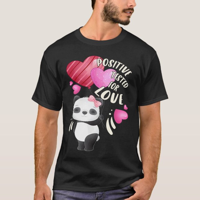 Valentine's day panda bear with hearts T-Shirt (Vorderseite)