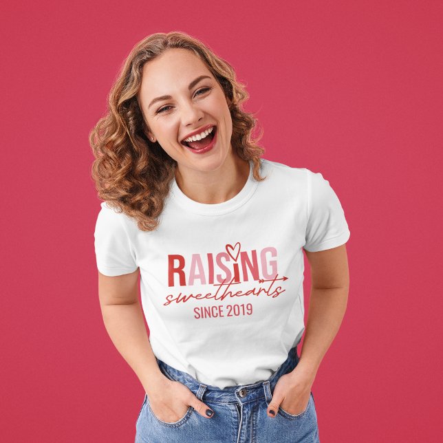 Valentine's Day Raising Sweethearts Mom T-Shirt (Von Creator hochgeladen)