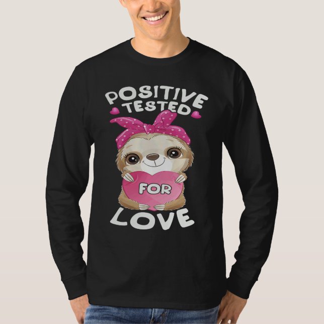 Valentine's day sloth with pink heart for her T-Shirt (Vorderseite)