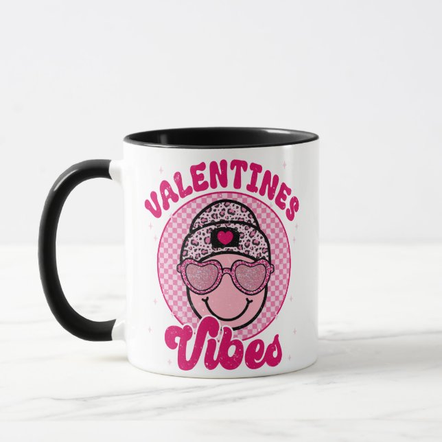 Valentines Vibes Happy Face Design • Pink Leopard  Tasse (Links)