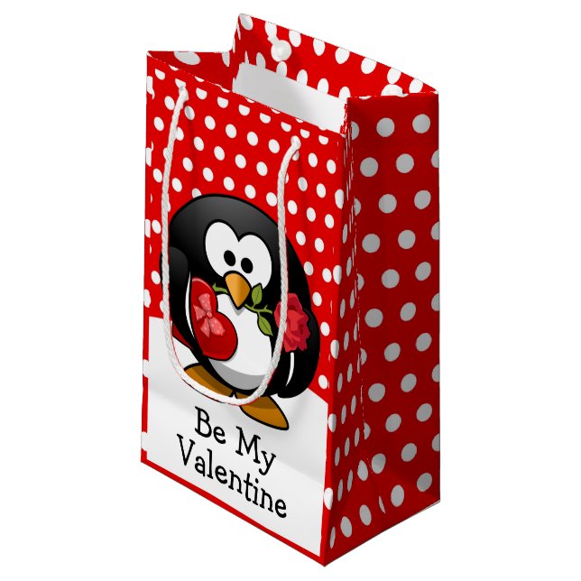 Valentinpinguin mit Schokolade und Rose Kleine Geschenktüte (Vorderseite Schrägansicht)