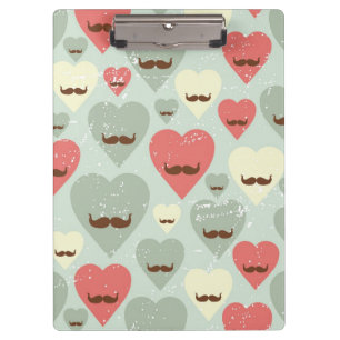 Valentinsgrußmuster mit Herzen und dem Schnurrbart Klemmbrett