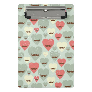 Valentinsgrußmuster mit Herzen und dem Schnurrbart Mini Klemmbrett