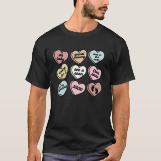Valentinstag-Herzen Süßigkeiten Schwangerschaftsan T-Shirt