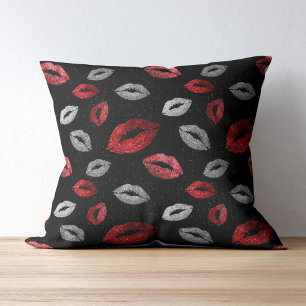 Valentinstag Rot Silber Glitter Lippen auf Schwarz Kissen
