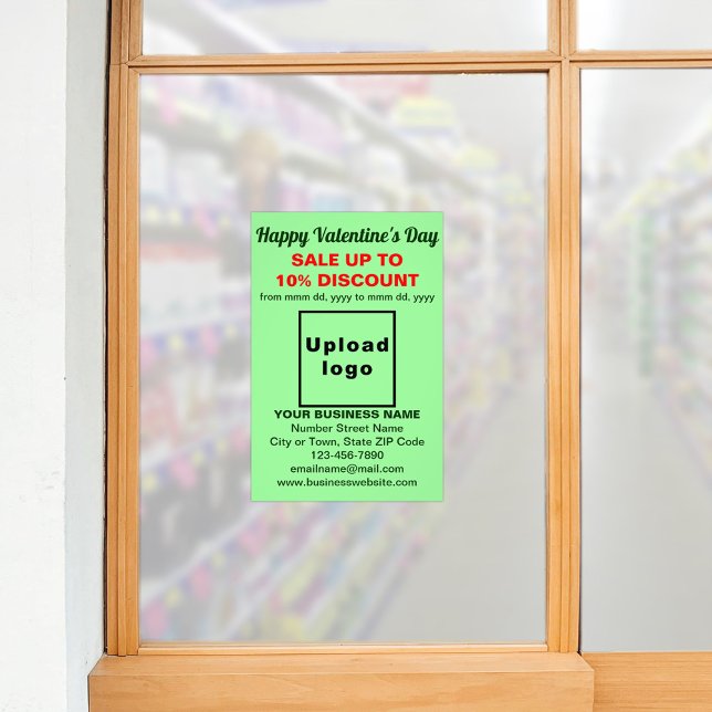 Valentinverkauf im Geschäftsleben - Weißes Foto (Business Valentine sale on light green photo paper. Signage to attract more customers.)