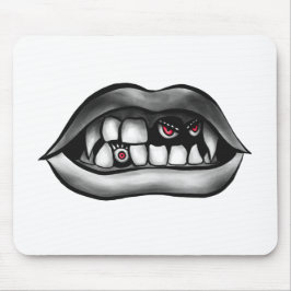 Vampir Mouth mit Fanggeräten und bösen Kreaturen Mousepad
