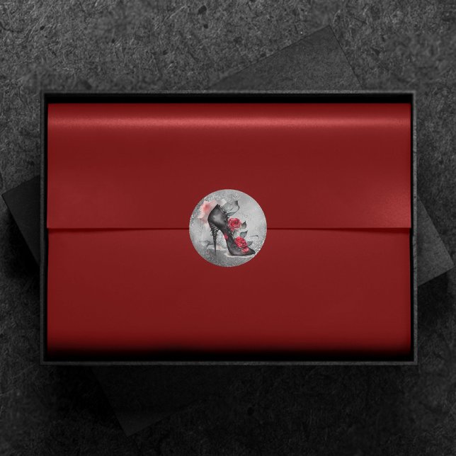 Vampy Spiked Stiletto | Rote Rose High Heel Grunge Runder Aufkleber (Von Creator hochgeladen)