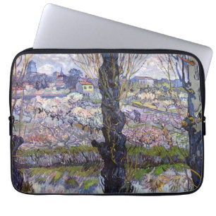 Van Gogh Ansicht von Arles Blühende Obstgärten Dru Laptopschutzhülle