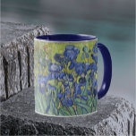 Van Gogh Irises Vintag Floral Tasse<br><div class="desc">Das ist aus dem Ölgemälde "Ire",  das 1889 von dem niederländischen postimpressionistischen Künstler Vincent Willem van Gogh (1853-1890) entworfen wurde.</div>