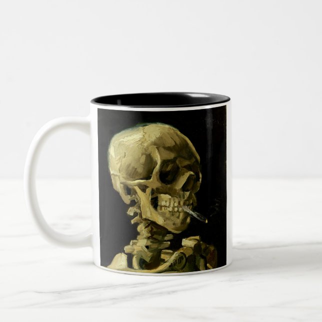 Van Gogh Smoking Skeleton Zweifarbige Tasse (Links)