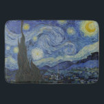 Van Gogh Starry Night Badematte<br><div class="desc">Starry Night von Vincent Van Gogh, Oil on Leinwand, 1889, ist ein Landschaftsbild eines großen Wirrs glänzender Sterne über einer Landschaft von entlegener Stadt und sanften Hügeln, mit einem Zypressenbaum im Vordergrund wie eine dunkelgrüne Flamme. Van Gogh malte sein sternenförmiges Meisterwerk nicht aus dem Leben, sondern aus dem Gedächtnis während...</div>