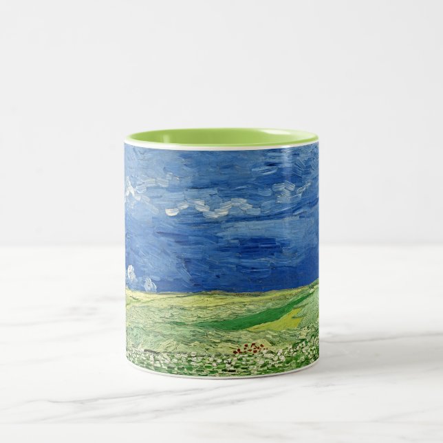 Van Gogh's Wheatfield unter Thunderclouds Zweifarbige Tasse (Mittel)