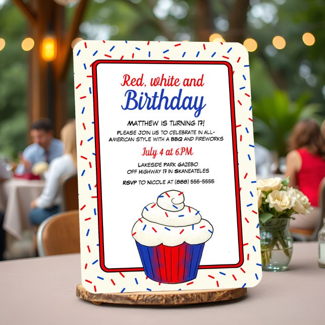 Vanilla Club Cupcake Einladung (4th of July birthday invitation w/ a cupcake topped with vanilla frosting and red & blue sprinkles)