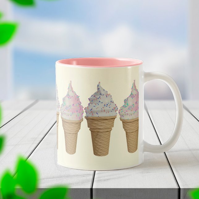 Vanilla und Strawberry Soft servieren Eiscreme Zweifarbige Tasse (Von Creator hochgeladen)