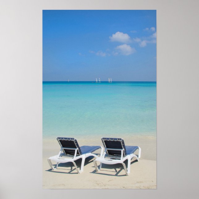 Varadero, Kuba. Sand And Beach Chairs Poster (Vorne)