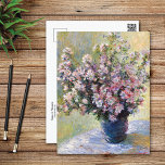 Vase der Blume Claude Monet Postkarte<br><div class="desc">Eine Kunstpostkarte mit dem Stillleben Gemälde,  Vase der Blume (1881-1882) von Claude Monet (1840-1926). Eine blaue Vase auf einem Tisch mit rosafarbenen Mallow-Blume im Impressionismus-Stil.</div>