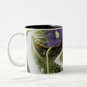 Vase der kleinen lila Wildblumen-Tasse Zweifarbige Tasse