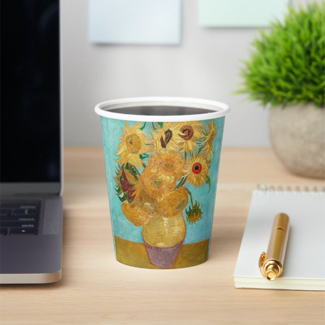 Vase mit zwölf Sonnenblumen von Vincent Van Gogh Pappbecher (InSitu)