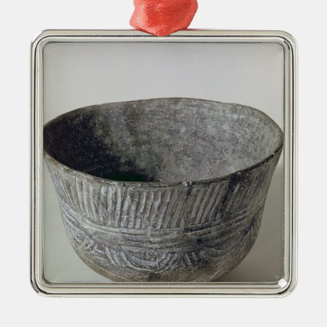 Vase, von Fontbouisse, 2300-1700 BC Silbernes Ornament (Vorne)