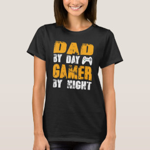Vater bei Tag Gamer bei Nacht 1 T-Shirt