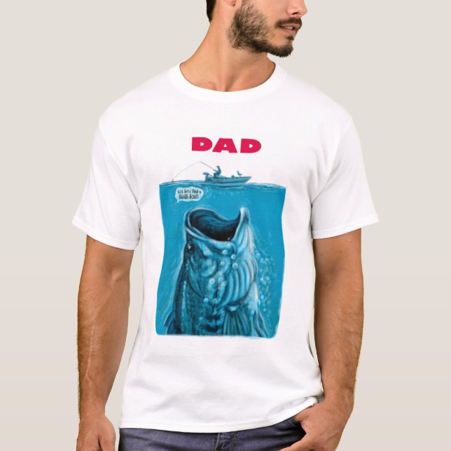 Vater benötigt ein größeres Bass-Fischerboot T-Shirt (Vorderseite)