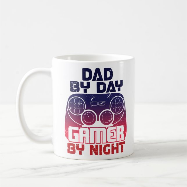 Vater by Day Gamer by Night Funny Video Gamer Vate Kaffeetasse (Links)