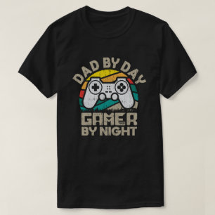 Vater by Day Gamer by Night Video Gamer Gaming T-Shirt
