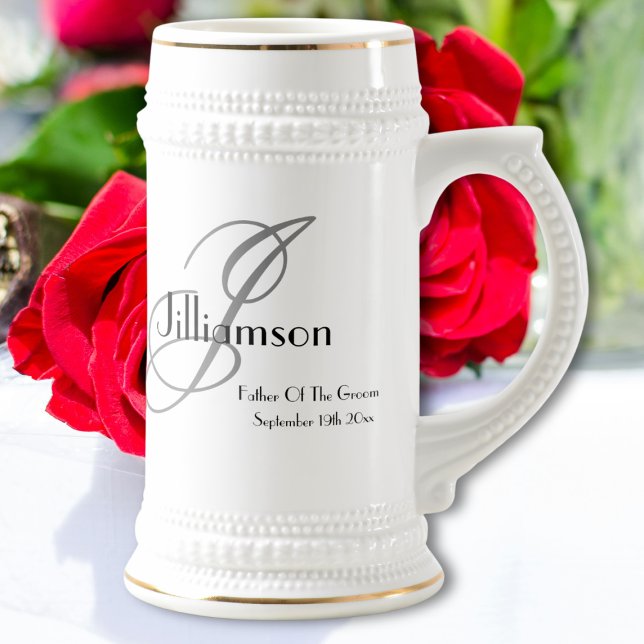 Vater der Groom Geschenk Skript Monogram rustikale Bierglas (For an Elegant Wedding - "Father Of The Groom" Fancy Script and Monogram, Rustic Chic Beer Stein.)