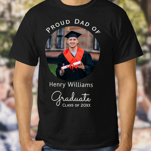Vater des Graduate Modern Abschluss Day Foto Custo T-Shirt (A t-shirt for the proud dad of the graduate, with custom photo, graduate's name and 'class of' year)