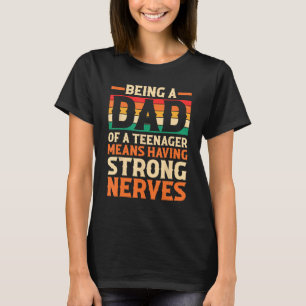Vater eines Teenagers zu sein bedeutet, starken Ne T-Shirt