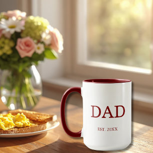 Vater Est. Datum mit dem Maroon-Kaffee für die Nam Tasse