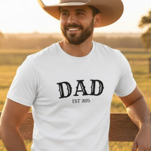 Vater Fettgedruckter Text Est 2025 T-Shirt
