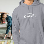 Vater Funny Birthday - Powered by DadGPT - Ai Joke Hoodie<br><div class="desc">Ärmeln Sie Ihren technisch versierten Papa mit unserem exklusiven "Powered by DadGPT" Hoodie! Dieses einmalige Shirt verbindet KI-inspiriert Spaß mit klassischem Papa-Charme und eignet sich somit hervorragend für Väter, die einen guten Pun, eine gute Technologie und die neuesten Trends Liebe haben. Egal, ob Sie am Computer programmieren, im Hinterhof grillen...</div>