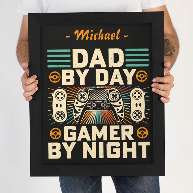 Vater für Tag Gamer für Nacht individualisierbares Poster (Dad by day Gamer by night customizable Poster)