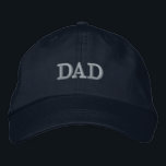VATER Hat Bestickte Baseballkappe<br><div class="desc">Blauer monochromatischer "VATER"-Baseball-Deckel würde das niedlichste Geschenk für einen Vater,  Vatertag,  oder als Schwangerschaftsankündigung oder Geschlecht offenbaren! Farben können nach Ihren Vorlieben personalisiert sein!</div>