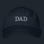 VATER Hat Bestickte Baseballkappe<br><div class="desc">Blauer monochromatischer "VATER"-Baseball-Deckel würde das niedlichste Geschenk für einen Vater,  Vatertag,  oder als Schwangerschaftsankündigung oder Geschlecht offenbaren! Farben können nach Ihren Vorlieben personalisiert sein!</div>
