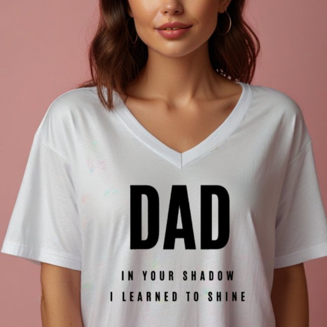 VATER, im Schatten | Damen-V-Ausschnitt T-Shirt (Von Creator hochgeladen)