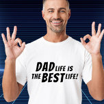 Vater Life ist das beste Lebensvaterangebot T-Shirt<br><div class="desc">Vater Life ist der beste Lebensvater Zitat T - Shirt. Dieser T - Shirt ist das perfekte Geschenk für jeden Papa da draußen, der weiß, dass es das Beste ist, was ihm je passiert ist, Vater zu sein. Das Design enthält das Zitat "Vater Leben ist das beste Leben" in fetten...</div>