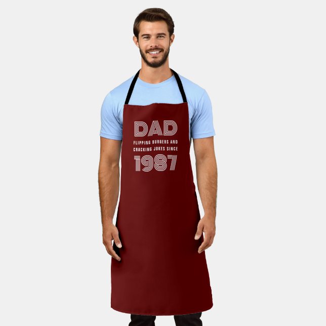 Vater Personalisiert Year Grill Master GRILLEN Rot Schürze (Getragen)