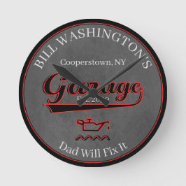 Vater repariert die Garage-Wall-Uhr Runde Wanduhr