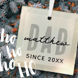 Vater seit 20XX Moderne, einfache Preppy Ornament Aus Glas<br><div class="desc">Dieses einfache und moderne Design besteht aus san-Serifentypografie.</div>