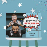 Vater Superhero Comic Speech Bubble Foto Fotoplatte<br><div class="desc">Vater Superhero Comic Speech Blase Foto Vatertag Plaque. Fügen Sie Ihr Foto hinzu und passen Sie die Nachricht und den Namen an. Spaß und süß Sake für den besten Papa.</div>