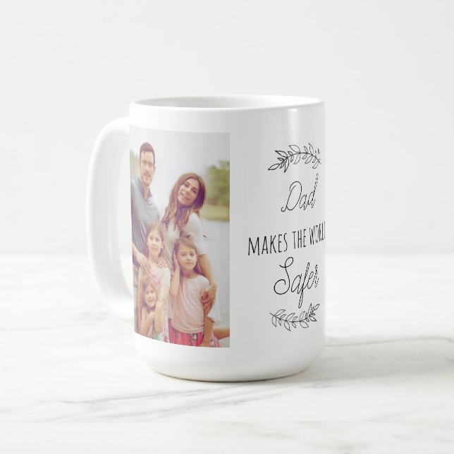 Vater-Tag Papa macht die Welt sicherer Kaffeetasse (Vorderseite Links)